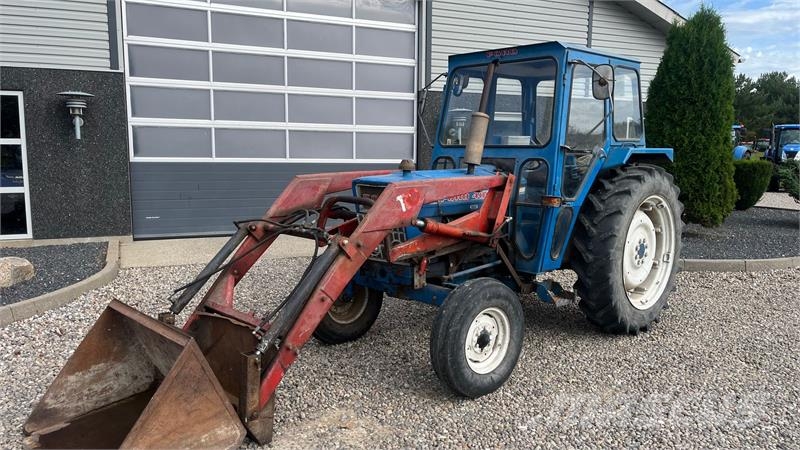 Ford 4000 Med servo og frontlæsser Traktori