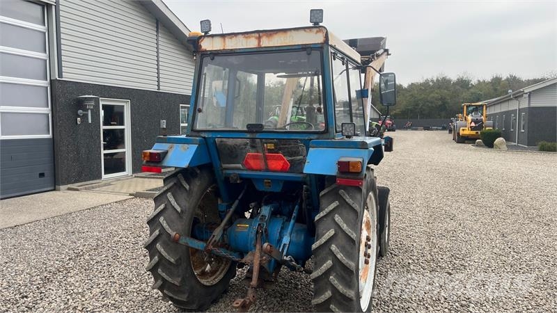 Ford 4610 Med frontlæsser Traktoren