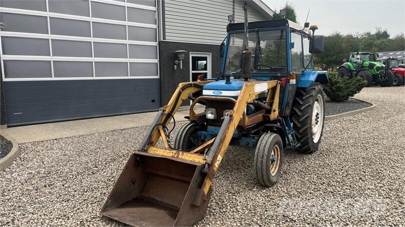 Ford 4610 Med frontlæsser Traktoren