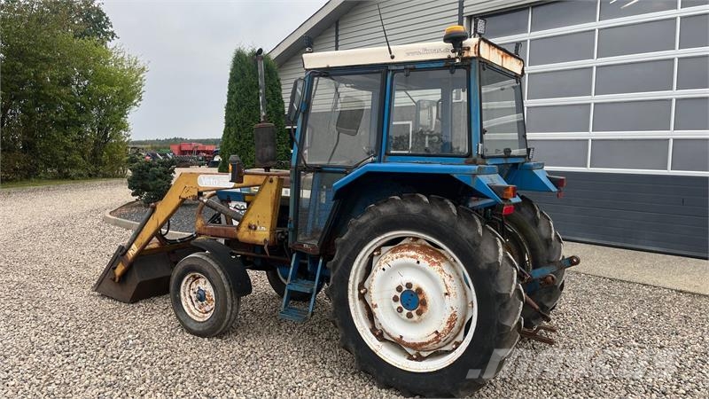 Ford 4610 Med frontlæsser Traktoren