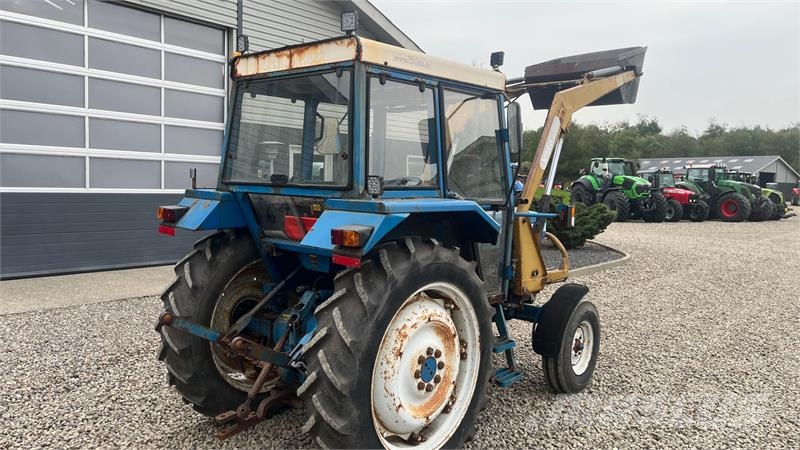 Ford 4610 Med frontlæsser Traktoren