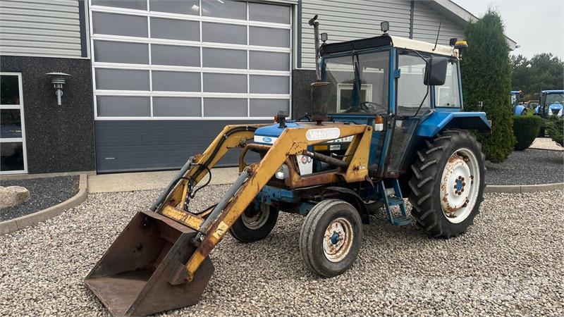 Ford 4610 Med frontlæsser Traktoren