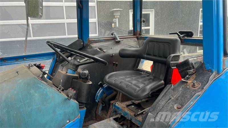 Ford 4610 Med frontlæsser Traktoren