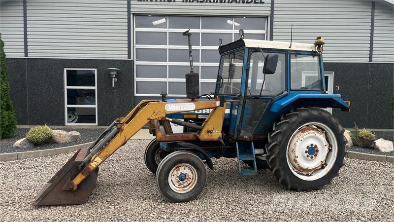 Ford 4610 Med frontlæsser Traktoren