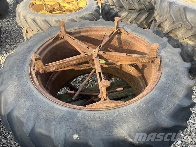 Goodyear 13,6 -38 Molcon 5 arme bred Riepas, riteņi un diski