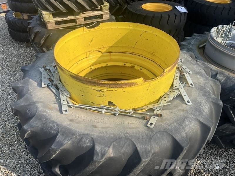 Goodyear 20,8-R42 Gule med ring og låse Tyres, wheels and rims
