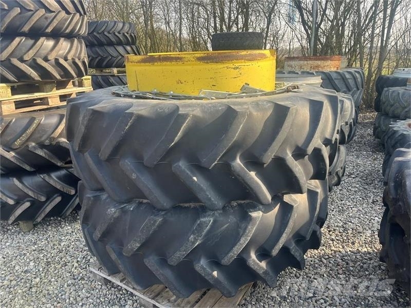 Goodyear 20,8-R42 Gule med ring og låse Tyres, wheels and rims