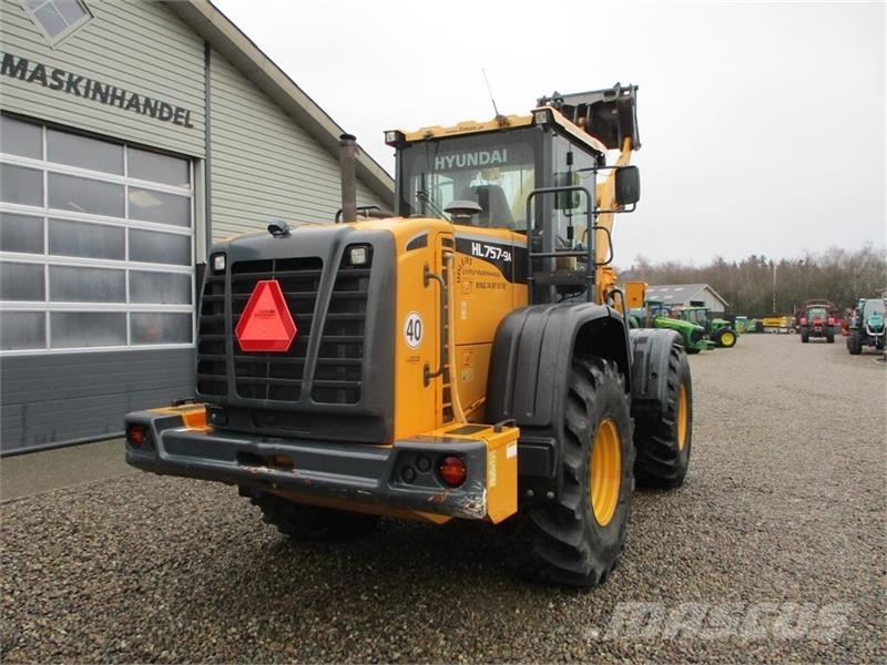 Hyundai 757-9A med 620/75R26 traktor hjul montering på 轮式装载机