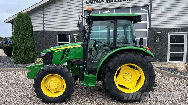 John Deere 5075E Med aircondition og vendegear Traktorer