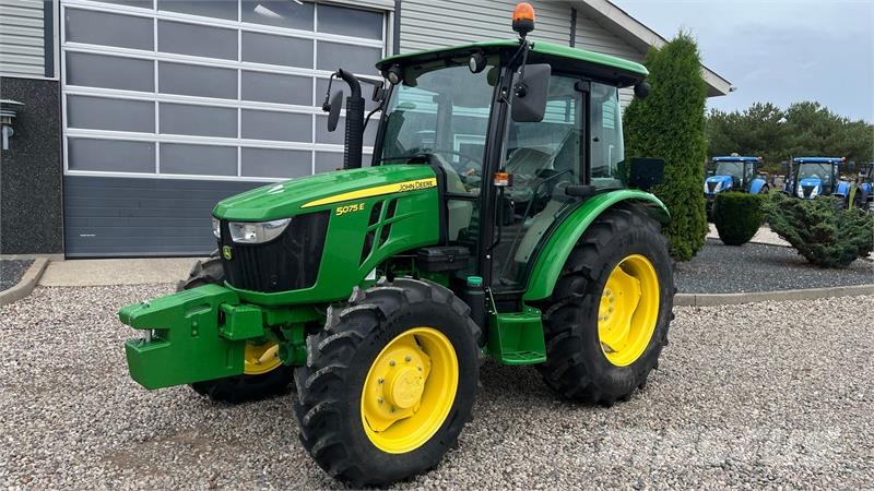John Deere 5075E Med aircondition og vendegear Traktorer