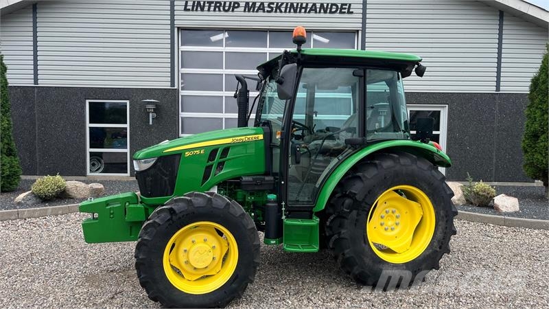 John Deere 5075E Med aircondition og vendegear Traktorer