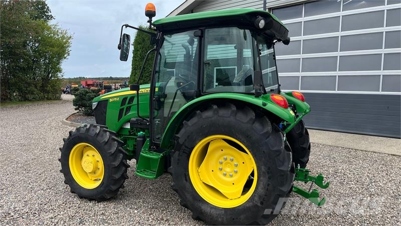 John Deere 5075E Med aircondition og vendegear Traktorer