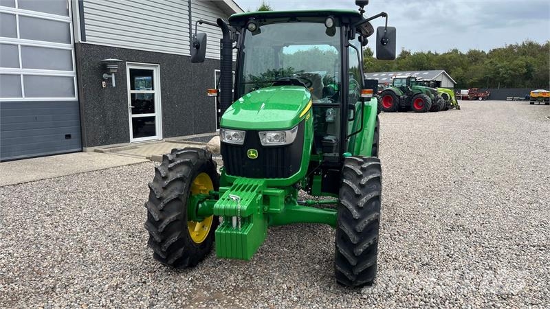 John Deere 5075E Med aircondition og vendegear Traktorer