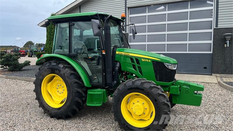 John Deere 5075E Med aircondition og vendegear Traktorer