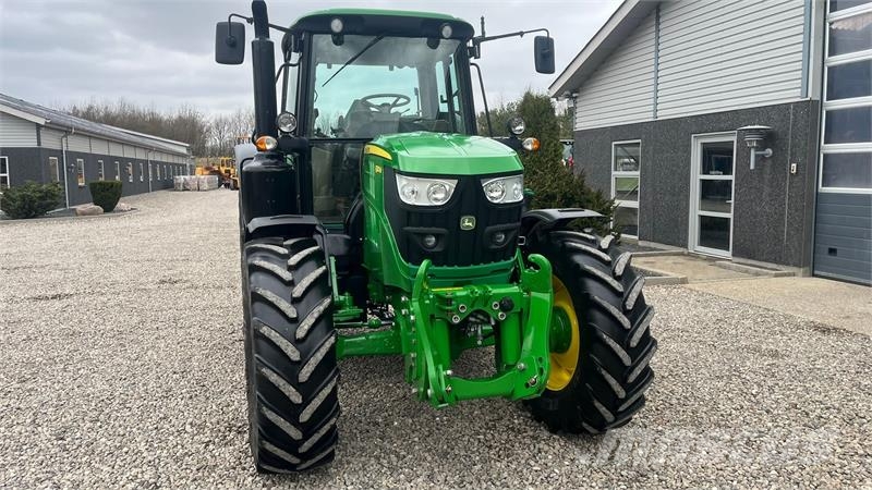 John Deere 6130M med Auto Quard gearkasse og med krybe gear. 트랙터