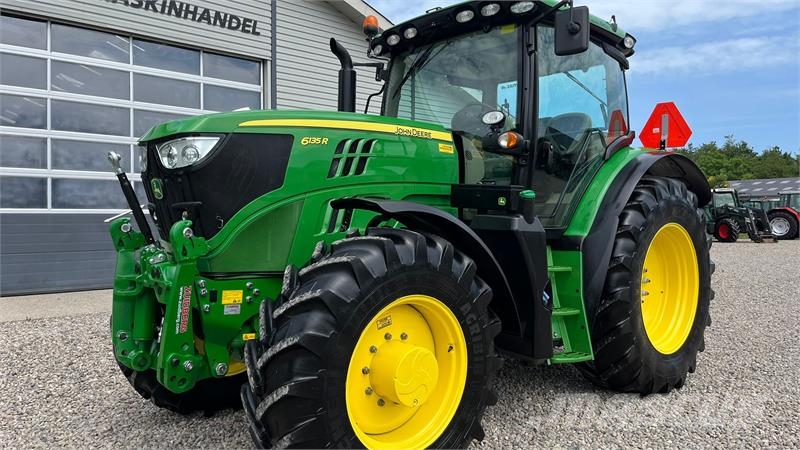John Deere 6135R Krybegear, frontlift, TLS Affjedret foraksel Traktorer
