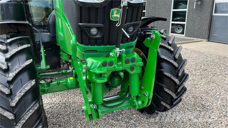 John Deere 6135R Krybegear, frontlift, TLS Affjedret foraksel Traktorer