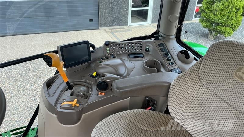 John Deere 6135R Krybegear, frontlift, TLS Affjedret foraksel Traktorer
