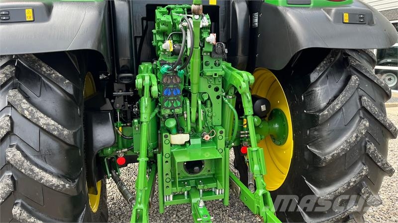 John Deere 6135R Krybegear, frontlift, TLS Affjedret foraksel Traktorer
