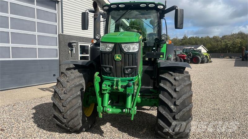 John Deere 6215R AP med frontlift Traktorer