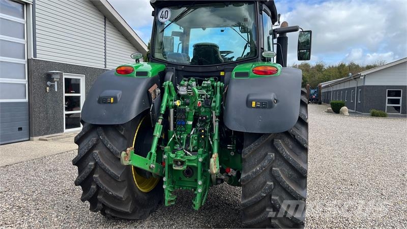 John Deere 6215R AP med frontlift Traktorer