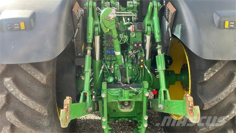 John Deere 6215R AP med frontlift Traktorer