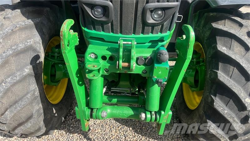 John Deere 6215R AP med frontlift Traktorer