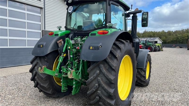 John Deere 6215R AP med frontlift Traktorer