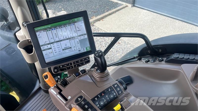 John Deere 6215R AP med frontlift Traktorer