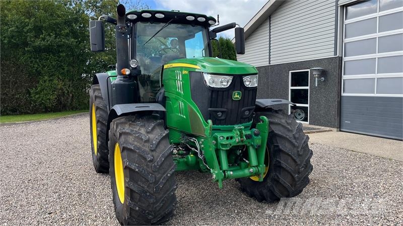John Deere 6215R AP med frontlift Traktorer