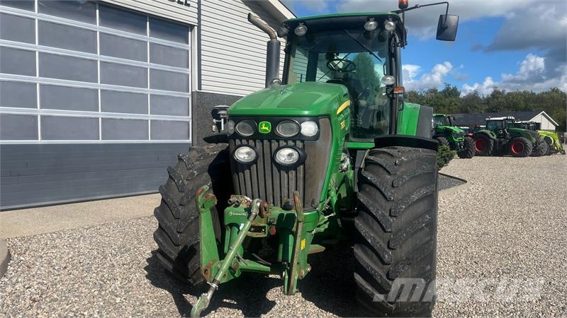 John Deere 7930 Med frontlift Traktori