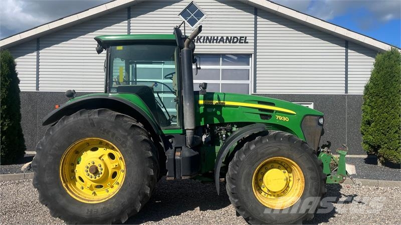 John Deere 7930 Med frontlift Traktori