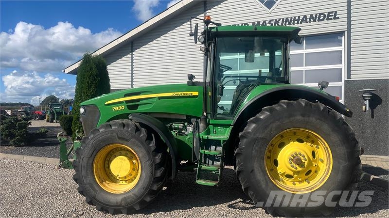 John Deere 7930 Med frontlift Traktori