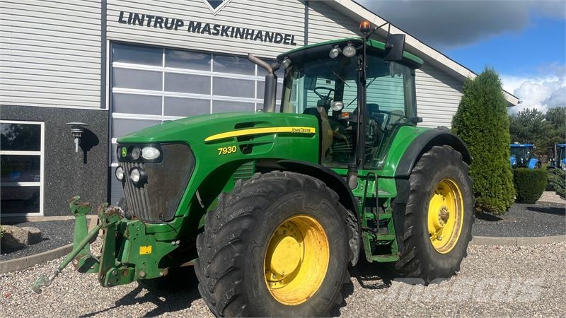 John Deere 7930 Med frontlift Traktori
