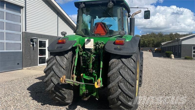 John Deere 7930 Med frontlift Traktori