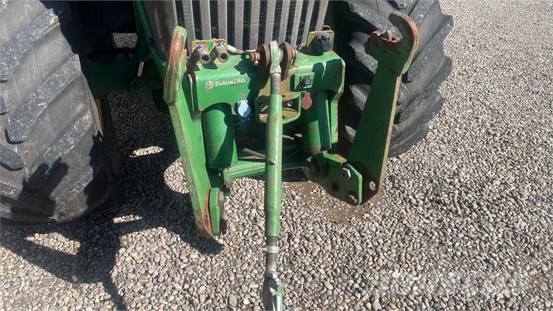 John Deere 7930 Med frontlift Traktori