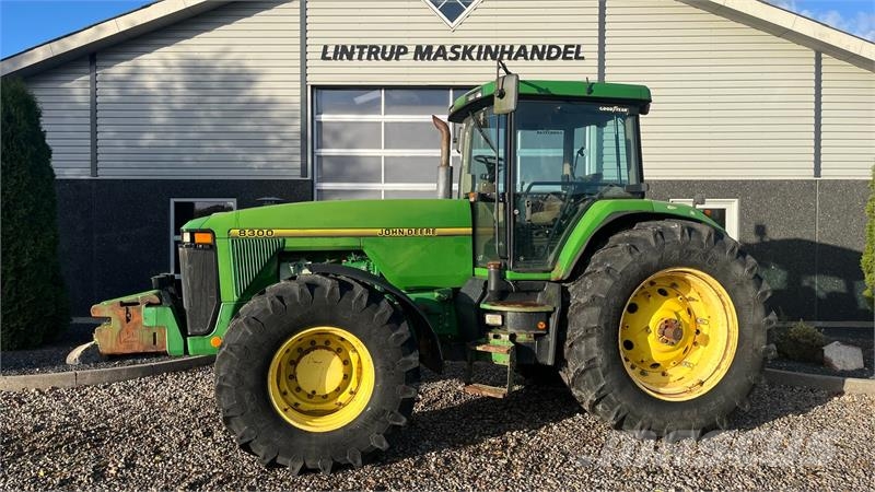 John Deere 8300 Pæn regulær traktor med rigtig gode dæk på. Traktorok