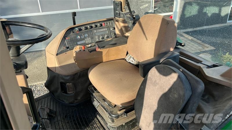 John Deere 8300 Pæn regulær traktor med rigtig gode dæk på. Traktorok