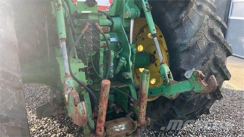 John Deere 8300 Pæn regulær traktor med rigtig gode dæk på. Traktorok