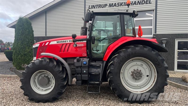 Massey Ferguson 7626 Dyna6 med frontlift og frontPTO Traktoren
