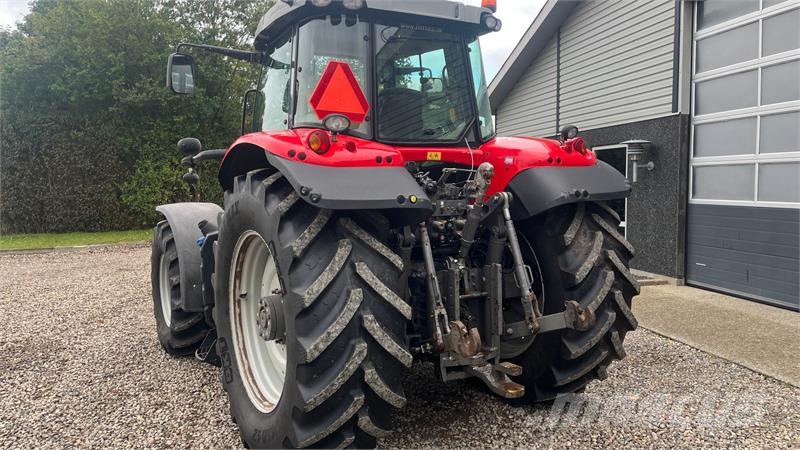 Massey Ferguson 7626 Dyna6 med frontlift og frontPTO Traktoren