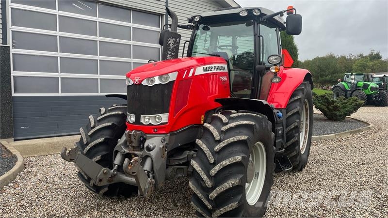 Massey Ferguson 7626 Dyna6 med frontlift og frontPTO Traktoren