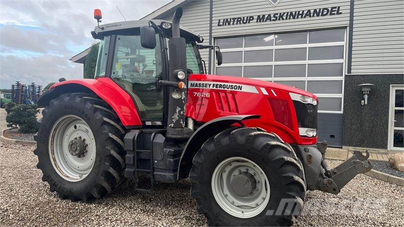 Massey Ferguson 7626 Dyna6 med frontlift og frontPTO Traktoren