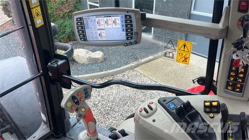 Massey Ferguson 7626 Dyna6 med frontlift og frontPTO Traktoren