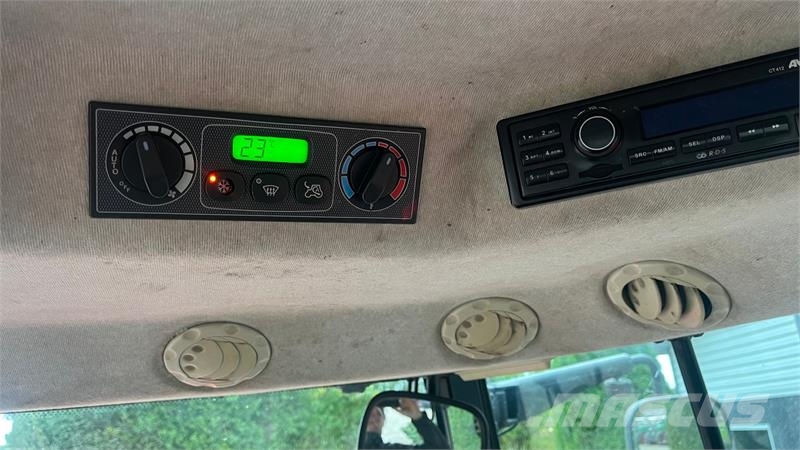 Massey Ferguson 7626 Dyna6 med frontlift og frontPTO Traktoren