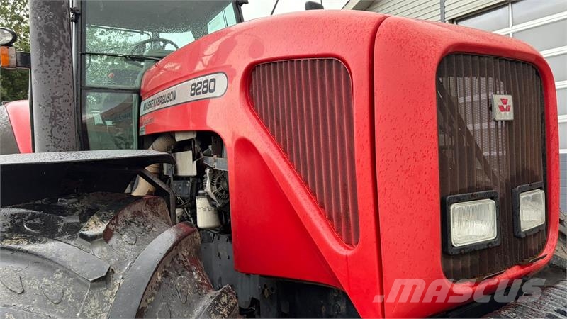 Massey Ferguson 8280 PowerControl. Stor stærk traktor til små peng トラクター
