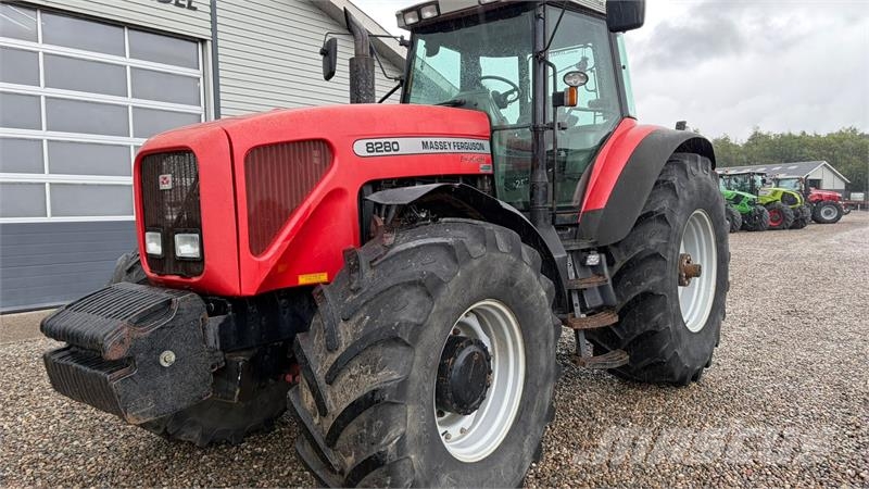 Massey Ferguson 8280 PowerControl. Stor stærk traktor til små peng トラクター