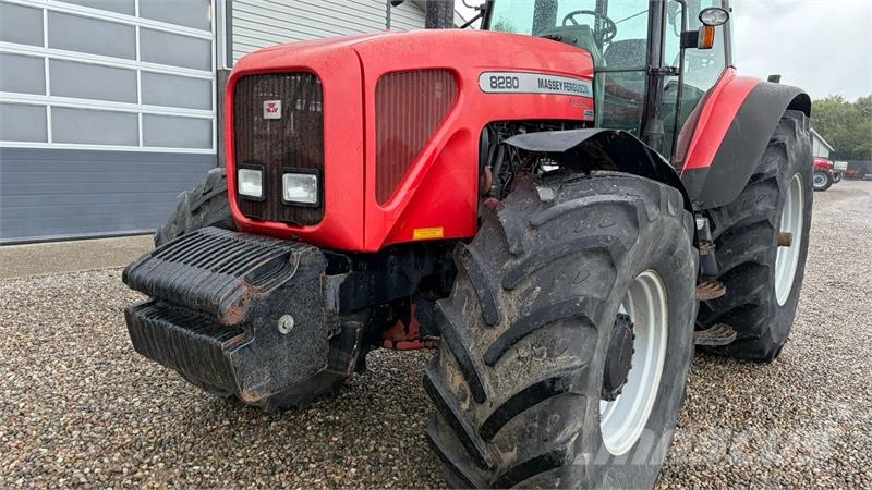 Massey Ferguson 8280 PowerControl. Stor stærk traktor til små peng トラクター