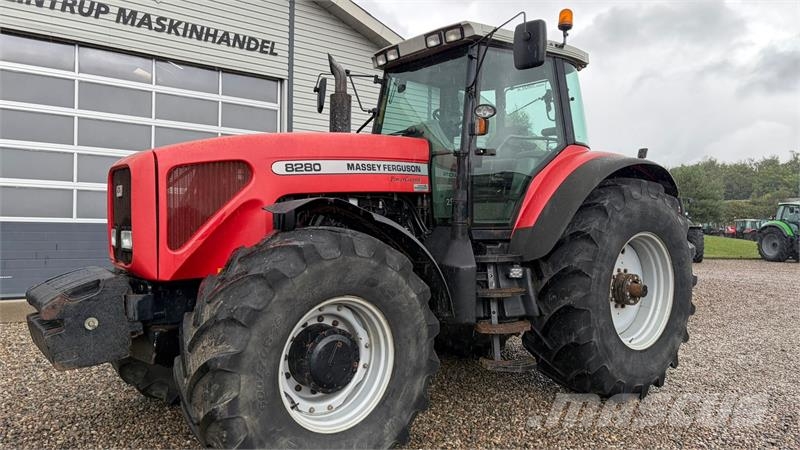 Massey Ferguson 8280 PowerControl. Stor stærk traktor til små peng トラクター