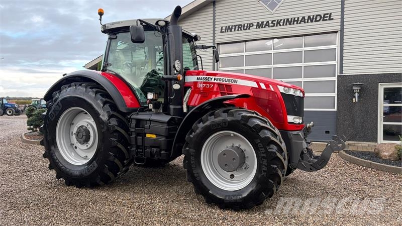Massey Ferguson 8737 Dyna VT med frontlift. 트랙터